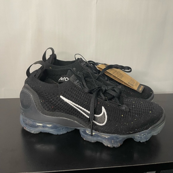Nike Shoes - NWT Nike Women's VaporMax 2021 Flyknit Size 7.5 Black/White/Metallic🖤